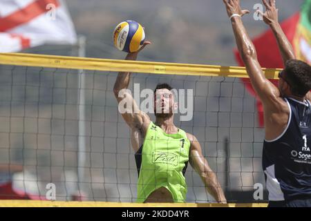 Volley World Beach Pro Tour semifinale, Benzi (Italia) in azione durante il Beach Volley World Beach Pro Tour 2022 il 03 luglio 2022 al Lido Naxos di Giardini Naxos (Foto di Massimiliano Carnabuci/LiveMedia/NurPhoto) Foto Stock
