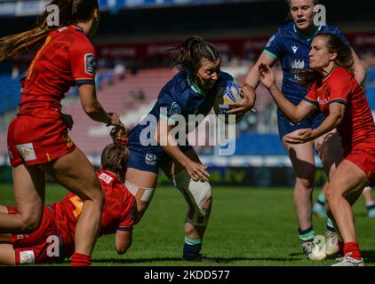 Eilidh SINCLAIR (Centro) di Scozia in azione affrontata da Amalia ARGUDO di Spagna durante la Scotland 7s vs Spagna 7s, la finale di bronzo della Rugby Europe Sevens Championship Series 2022 a Cracovia. Domenica 03 luglio 2022, allo stadio municipale Henryk Reyman, Cracovia, Malopolskie Voivodato, Polonia. (Foto di Artur Widak/NurPhoto) Foto Stock