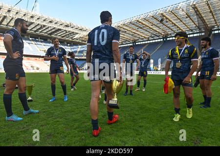 I giocatori spagnoli celebrano la vittoria contro i 7 di Francia nella finale maschile 7s della Rugby Europe Sevens Championship Series 2022 a Cracovia e nel titolo europeo. Domenica 03 luglio 2022, allo stadio municipale Henryk Reyman, Cracovia, Malopolskie Voivodato, Polonia. (Foto di Artur Widak/NurPhoto) Foto Stock