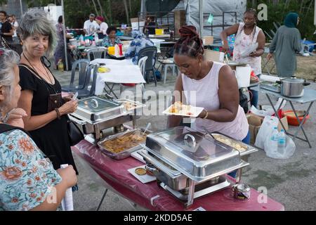 Festa antirazzista di 3 giorni con cucina tradizionale da molti paesi ad Atene, in Grecia, il 3 luglio 2022. Egitto, Etiopia, Afghanistan, Zimbabwe, Nigeria, Kurdistan, Filippine tra gli altri. (Foto di Nikolas Kokovlis/NurPhoto) Foto Stock