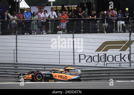 Lando Norris di Gran Bretagna alla guida della McLaren F1 Team MCL36 Mercedes (4) durante la gara del Gran Premio di Gran Bretagna F1 a Silverstone il 3 luglio 2022 a Northampton, Regno Unito. (Foto di Jose Breton/Pics Action/NurPhoto) Foto Stock