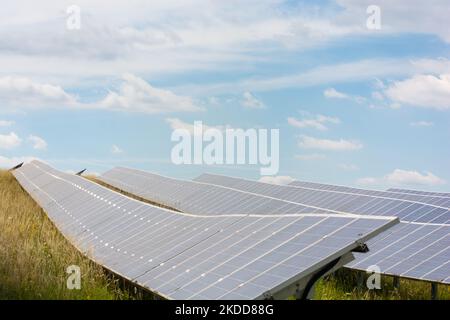 Vista generale di Inden Solar Park è visto a Solarpark Inden a Weisweiler, Germania il 6 luglio 2022 (Foto di Ying Tang/NurPhoto) Foto Stock