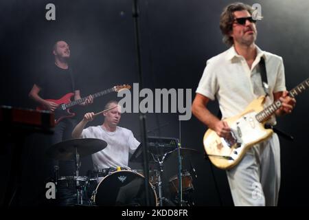 Il gruppo belga Balthazar si esibirà durante il primo giorno del festival musicale NOS Alive 2022 a Lisbona, in Portogallo, il 6 luglio 2022. Il NOS Alive music festival si svolge dal 6 luglio al 9 2022 luglio con The Strokes, Florence + The Machine, metallica e Imagine Dragons come headliner. (Foto di Pedro FiÃºza/NurPhoto) Foto Stock