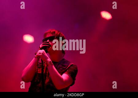 La ROCK band statunitense Julian Casablancas, cantante degli strokes, si esibisce il primo giorno del festival musicale NOS Alive 2022 a Lisbona, in Portogallo, il 6 luglio 2022. Il NOS Alive music festival si svolge dal 6 luglio al 9 2022 luglio con The Strokes, Florence + The Machine, metallica e Imagine Dragons come headliner. (Foto di Pedro FiÃºza/NurPhoto) Foto Stock