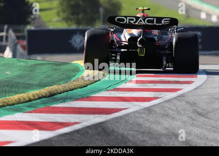 Sergio Perez della Red Bull Racing-RBPT durante le qualifiche per il Gran Premio d’Austria di Formula 1 al Red Bull Ring di Spielberg, Austria, il 8 luglio 2022. (Foto di Jakub Porzycki/NurPhoto) Foto Stock