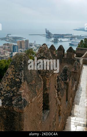 Malaga, Spagna - 29 ottobre 2022: Vista di Malaga dal Castello di Gibralfaro Foto Stock