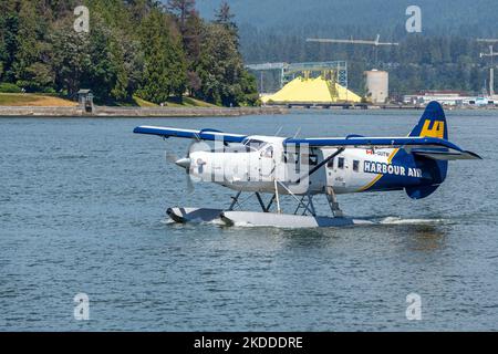 Atterraggio di aeroplani marini nel porto di Vancouver, Canada. Foto Stock