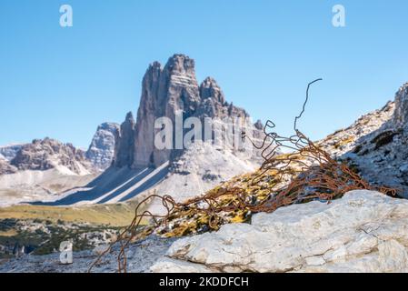Resti di fortificazioni militari sul Monte piano nelle Alpi dolomitiche, costruite durante la prima guerra mondiale, il Tirolo meridionale Foto Stock