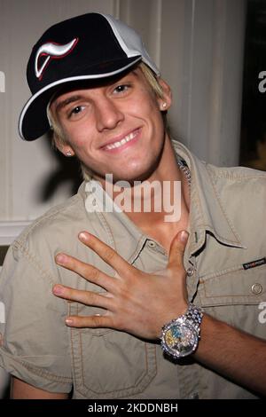 AARON CARTER (7 dicembre 1987 - 5 novembre 2022) il rapper, cantante e attore americano che era una stella di pop pre-teen ed adolescente durante i primi anni del 21st ° secolo è stato trovato morto alla sua casa della California Sabato. Aveva 34 anni. FILE FOTO SCATTATA IL: 12 febbraio 2005, Beverly Hills, California, Stati Uniti d'America: AARON CARTER al 3rd° annuale Artist Empowerment Coalition (AEC) Artist Celebration and Pre-Grammy Brunch tenutosi al Beverly Hilton Hotel. (Credit Image: Lori Conn/ZUMAPRESS.com) Foto Stock