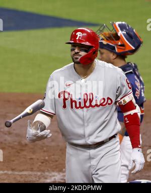 Houston, Stati Uniti. 05th Nov 2022. Nick Castellanos dei Philadelphia Phillies colpisce gli Houston Astros nella quarta edizione durante il gioco sei della World Series 2022 al Minute Maid Park di Houston sabato 5 novembre 2022. Foto di John Angelillo/UPI. Credit: UPI/Alamy Live News Foto Stock