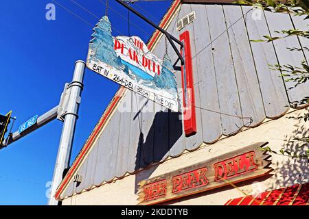 Il Peak Deli su Pagosa Street, nota anche come US 160, nel centro di Pagosa Springs, Colorado, il 9 settembre 2022. Foto Stock