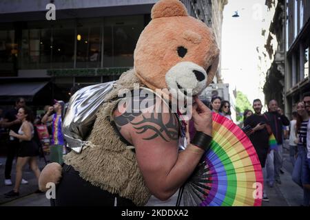 5 novembre 2022, Città di Buenos Aires, Città di Buenos Aires, Argentina: INT. Worldnews.- Città di Buenos Aires, 2022, 5 novembre.- migliaia di persone marciano da Plaza de Mayo al Congresso Nazionale sulla Parata Pride 31 a Buenos Aires, Argentina, rivendicando per Trans Law, chiedendo dove si trova Tehuel (un giovane trans maschio che è disapparso dal marzo 2021), e contro la discriminazione per lgbttiq peaple. (Credit Image: © Julieta Ferrario/ZUMA Press Wire) Foto Stock
