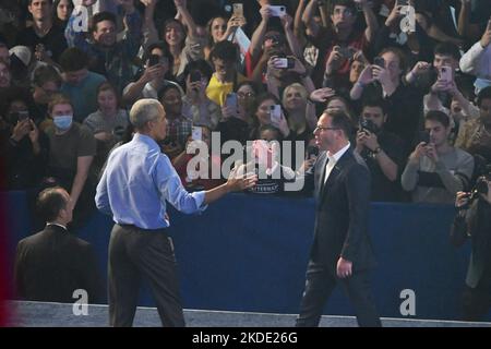 Philadelphia, Stati Uniti d'America. 05th Nov 2022. Il Presidente degli Stati Uniti Joe Biden e l'ex Presidente degli Stati Uniti Barack Obama si sono radunati a sostegno del candidato democratico per il Governatore della Pennsylvania Josh Shapiro e del candidato democratico per il Senato degli Stati Uniti John Fetterman, al Liacouras Center a North Philadelphia, PA, USA il 5 novembre 2022. Credit: Bastiaan Slabbers/OogImages Foto Stock