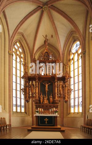 Vista interna con altare maggiore nella chiesa romanica del mercato di San Cosma e Damiano, Goslar, Montagne Harz, bassa Sassonia, Germania Foto Stock