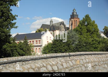 Vista sul Vecchio Municipio e sulla Cattedrale dal Ponte Vecchio di Lahn, Wetzlar, Assia, Germania Foto Stock