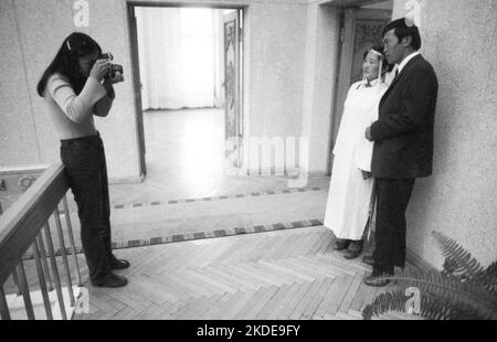 Volti della Mongolia sotto il dominio comunista 1982 mostra questo photo.wedding party, MNG, Mongolia Foto Stock