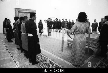 Volti della Mongolia sotto il dominio comunista 1982 mostra questo photo.wedding party, MNG, Mongolia Foto Stock