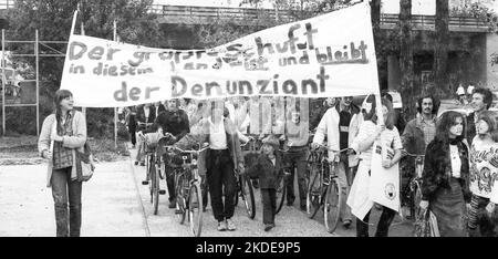 Coloro che sono stati colpiti dal Decreto radicale e i loro amici hanno dimostrato 19 82 contro i divieti professionali, Germania Foto Stock