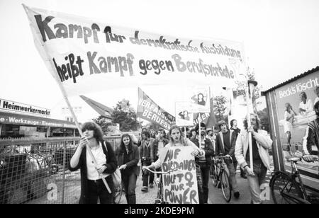 Coloro che sono stati colpiti dal Decreto radicale e i loro amici hanno dimostrato 19 82 contro i divieti professionali, Germania Foto Stock