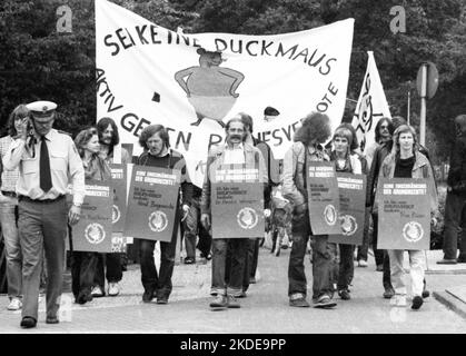 Coloro che sono stati colpiti dal Decreto radicale e i loro amici hanno dimostrato 19 82 contro i divieti professionali, Germania Foto Stock