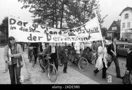 Coloro che sono stati colpiti dal Decreto radicale e i loro amici hanno dimostrato 19 82 contro i divieti professionali, Germania Foto Stock