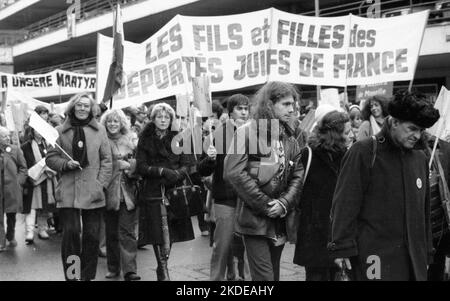 Le organizzazioni di ebrei francesi e le vittime naziste tedesche hanno dimostrato per una condanna di Gestapo e dell'SS Kurt Lischka, che era responsabile del Foto Stock