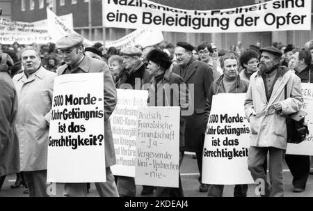 Le organizzazioni di ebrei francesi e le vittime naziste tedesche hanno dimostrato per una condanna di Gestapo e dell'SS Kurt Lischka, che era responsabile del Foto Stock