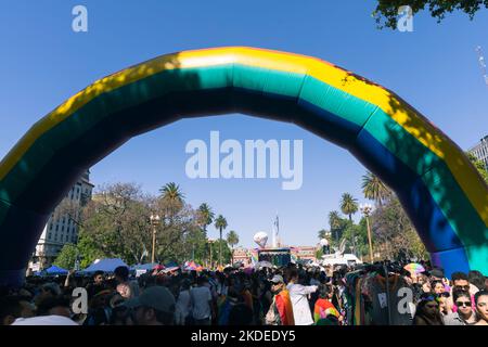 Buenos Aires, Argentina. 05th Nov 2022. La 31st edizione del LGBTQ Pride March si è tenuta da Plaza de Mayo al Congresso Nazionale. (Foto di Esteban Osorio/Pacific Press) Credit: Pacific Press Media Production Corp./Alamy Live News Foto Stock
