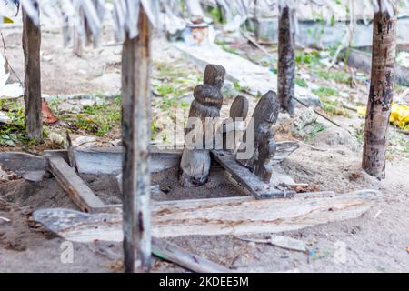 Siti di tomba di Badjao con 'sunduk' a Mindanao, Filippine Foto Stock