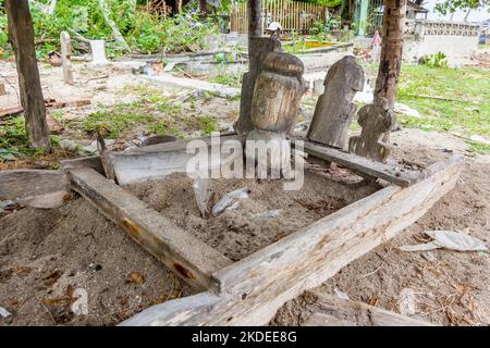 Siti di tomba di Badjao con 'sunduk' a Mindanao, Filippine Foto Stock