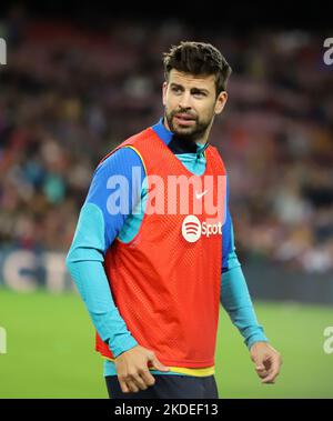 Sabadell, Barcellona, Spagna. 5th Nov 2022. Barcellona Spagna 05.11.2022 Gerard Pique (FC Barcelona) guarda durante la Liga Santander tra FC Barcelona e UD Almeria a Camp Nou il 05 novembre 2022 a Barcellona. (Credit Image: © Xavi Urgeles/ZUMA Press Wire) Foto Stock