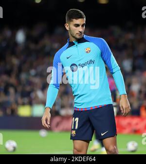 Sabadell, Barcellona, Spagna. 5th Nov 2022. Barcellona Spagna 05.11.2022 Ferran Torres (FC Barcelona) guarda durante la Liga Santander tra FC Barcelona e UD Almeria a Camp Nou il 05 novembre 2022 a Barcellona. (Credit Image: © Xavi Urgeles/ZUMA Press Wire) Foto Stock