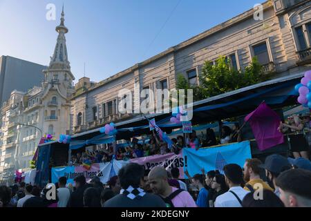 Buenos Aires, Argentina. 5th Nov 2022. La 31st edizione del LGBTQ Pride March si è tenuta da Plaza de Mayo al Congresso Nazionale. (Credit Image: © Esteban Osorio/Pacific Press via ZUMA Press Wire) Foto Stock