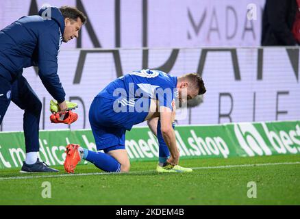 Tobias MOHR (GE) cambia una scarpa da calcio rotta, continua a giocare con scarpe diverse, calcio 1st Bundesliga, 13th matchday, SV Werder Bremen (HB) - FC Schalke 04 (GE) 2: 1, il 5th novembre 2022 a Brema/Germania. Le normative #DFL vietano qualsiasi uso di fotografie come sequenze di immagini e/o quasi-video # Foto Stock