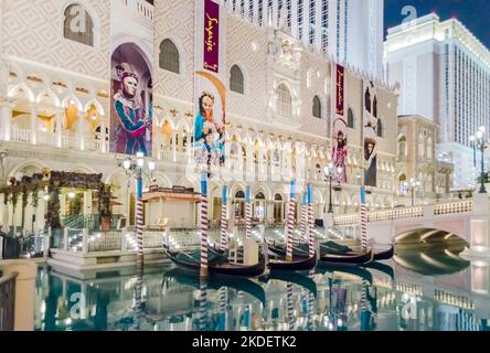 LAS VEGAS - 18 AGOSTO: Giro in gondola al Venetian Luxury Hotel and Casino di Las Vegas il 18 agosto 2012. Il complesso turistico veneziano è il mondo Foto Stock