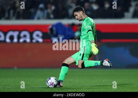 Alex Meret di SSC Napoli controlla la palla durante la Serie A partita tra Atalanta BC e SSC Napoli al Gewiss Stadium il 5 novembre 2022 a Bergamo. Foto Stock