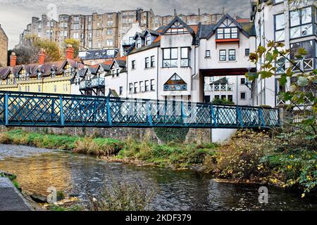 Edimburgo Scozia Dean Village case e ponte di ferro sulle acque di Leith Foto Stock