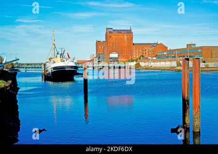 River Freshney and Corporation Bridge, Grimsby, Lincolnshire, Inghilterra Foto Stock