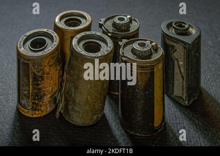24 set 2017 Vintage Brass Leica Ernst Leitz Z e Contax Reloadable 35mm Film Cartridge Canister Kalyan Maharashtra INDIA. Foto Stock