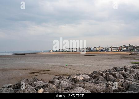 Lungomare e spiaggia, Morecambe Bay, Lancashire, Regno Unito Foto Stock