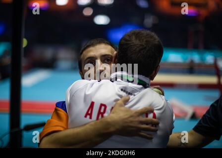 Liverpool, Regno Unito. 06th Nov 2022. Liverpool, Inghilterra, novembre 6th 2022 Artur Davtyan (ARM) festeggia il suo 1st° posto a Vault alle finali dell'apparato al FIG World Gymnastics Championships alla M&S Bank Arena di Liverpool, Inghilterra Dan o' Connor (Dan o' Connor/SPP) Credit: SPP Sport Press Photo. /Alamy Live News Foto Stock