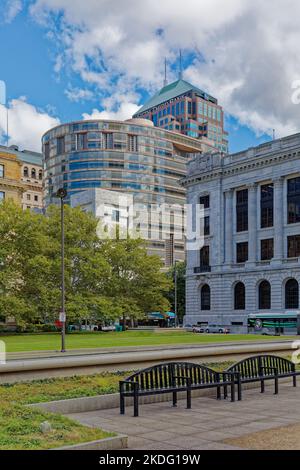 L'ala Louis Stokes è stata costruita nel 1998 come annesso alla storica biblioteca pubblica di Cleveland sulla Superior Avenue. Foto Stock