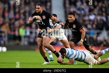 Twickenham, Regno Unito. 06th Nov 2022. Inghilterra V Argentina. Stadio di Twickenham. Twickenham. Joe Cokanasiga (Inghilterra) fa una pausa durante la partita di rugby della Serie Autunno delle Nazioni dell'Inghilterra V Argentina. Credit: Sport in Pictures/Alamy Live News Foto Stock