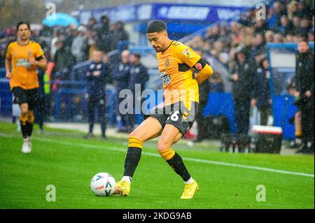 Ashton-under-Lyne, Regno Unito. Domenica 6th novembre 2022. Harvey Knibbs di Cambridge United FC in azione durante la partita di fa Cup 1st Round tra Curzon Ashton e Cambridge United al Tameside Stadium, Ashton-under-Lyne Domenica 6th novembre 2022. (Credit: Ian Charles | MI News) Credit: MI News & Sport /Alamy Live News Foto Stock