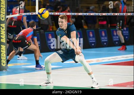 Civitanova Marche, Italia. 06th Nov 2022. Rok Mozic #19 (WithU Verona) durante Cucine Lube Civitanova vs WithU Verona, Pallavolo Serie a Campionato Men Superleague a Civitanova Marche, Italia, Novembre 06 2022 Credit: Independent Photo Agency/Alamy Live News Foto Stock