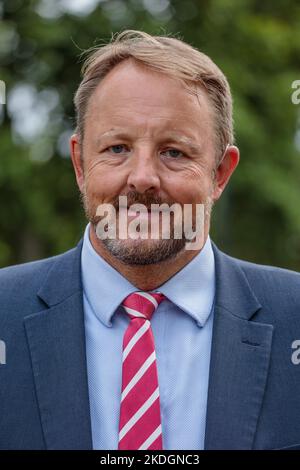 Londra, Regno Unito. 7th settembre 2022. Toby Perkins, membro del partito laburista di Chesterfield è intervistato su College Green. Foto di Amanda Rose Foto Stock