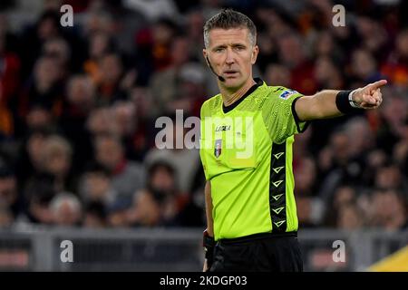 Roma, Italia. 06th Nov 2022. L'arbitro Daniele Orsato reagisce durante la Serie A una partita di calcio tra AS Roma e SS Lazio allo stadio Olimpico di Roma (Italia), 6th novembre 2022. Foto Andrea Staccioli/Insidefoto Credit: Insidefoto di andrea staccioli/Alamy Live News Foto Stock