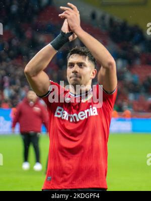 Leverkusen, Renania settentrionale-Vestfalia, Germania. 6th Nov 2022. Il giocatore Bayer Leverkusen NADIEM AMIRI (11) festeggia dopo la partita Bayer Leverkusen vs. Union Berlin Bundesliga alla BayArena di Leverkusen, Germania, il 6 novembre 2022. (Credit Image: © Kai Dambach/ZUMA Press Wire) Foto Stock