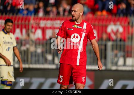 Luca Caldirola (#5 AC Monza) durante il campionato italiano Serie Una partita di calcio tra AC Monza e Hellas Verona il 6 novembre 2022 presso l'U-Power Stadium di Monza - Foto Morgese-Rossini / DPPI Foto Stock