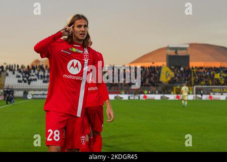 Andrea Colpani (#28 AC Monza) durante il campionato italiano Serie Una partita di calcio tra AC Monza e Hellas Verona il 6 novembre 2022 allo stadio U-Power di Monza - Foto Morgese-Rossini / DPPI Foto Stock